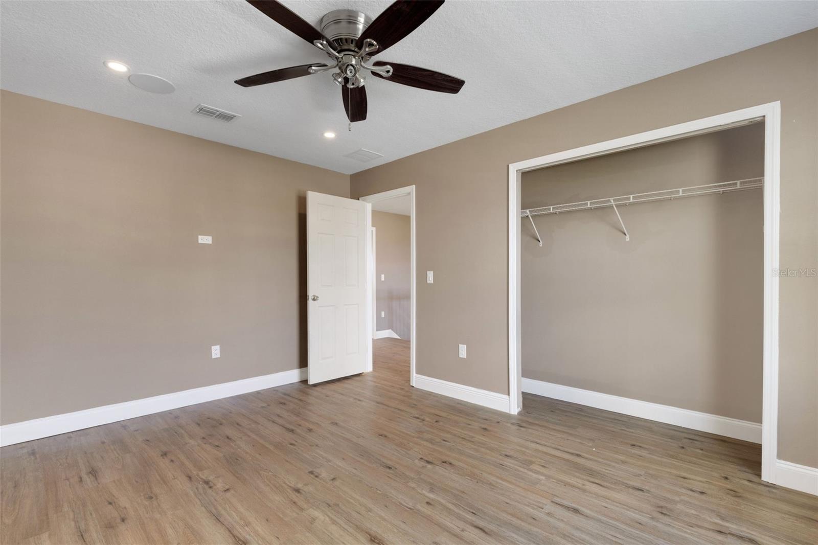 2436 SAND GABLES TRL