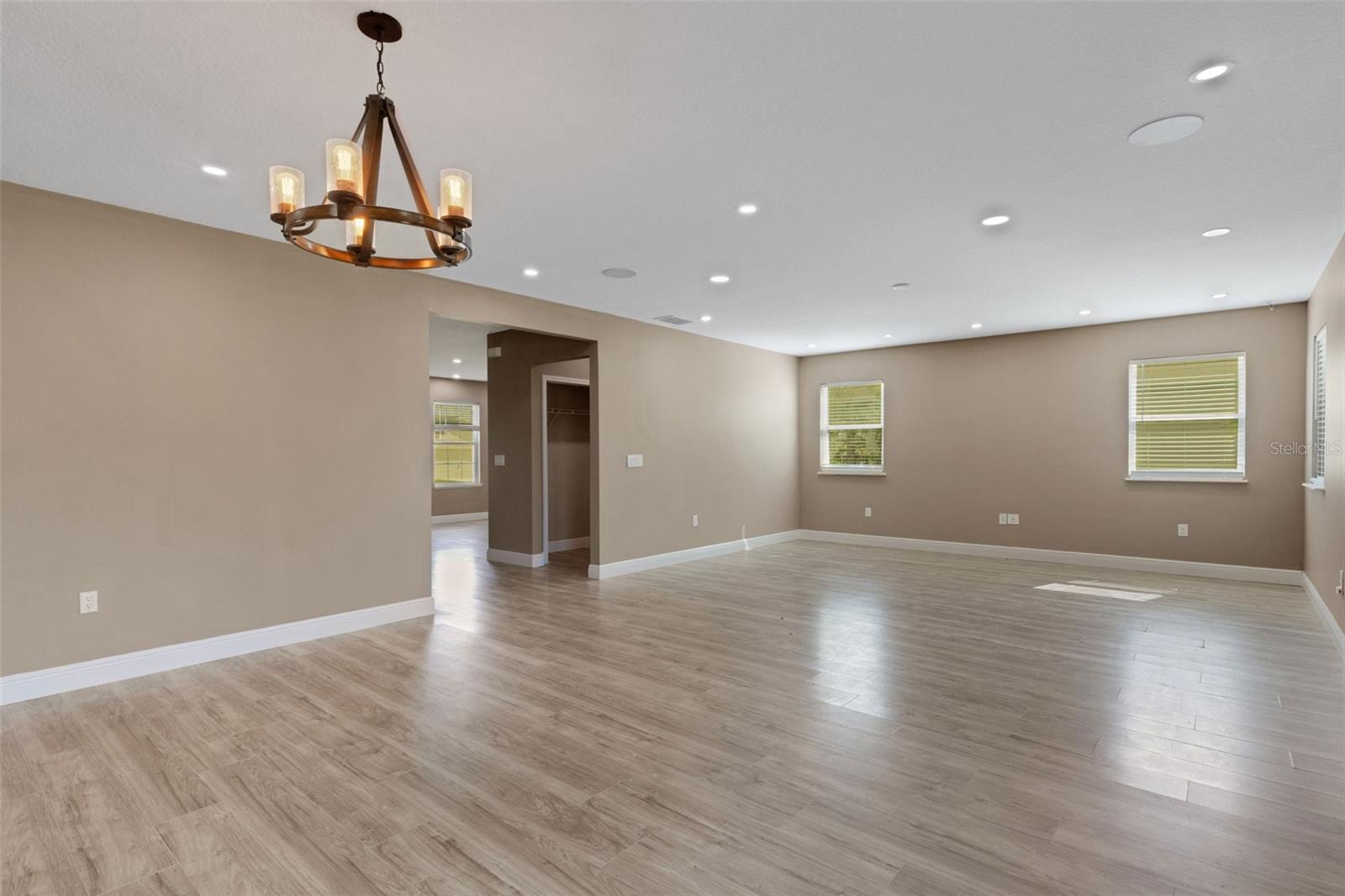 2436 SAND GABLES TRL