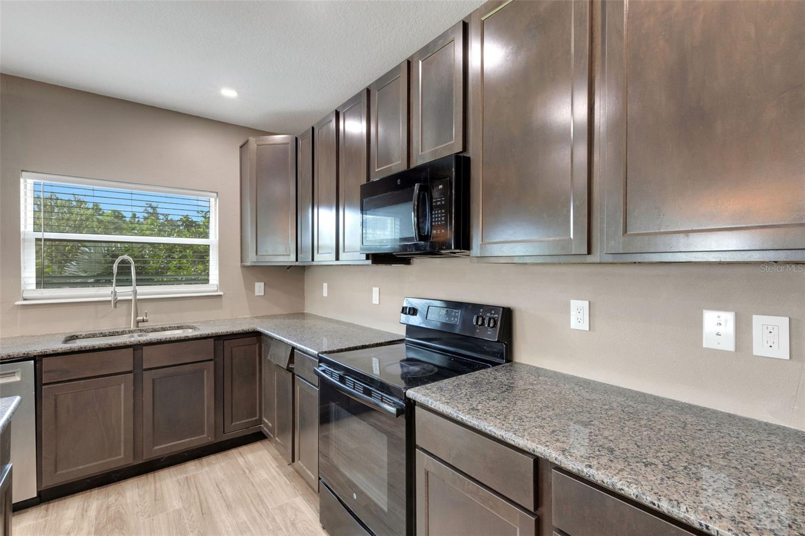 2436 SAND GABLES TRL