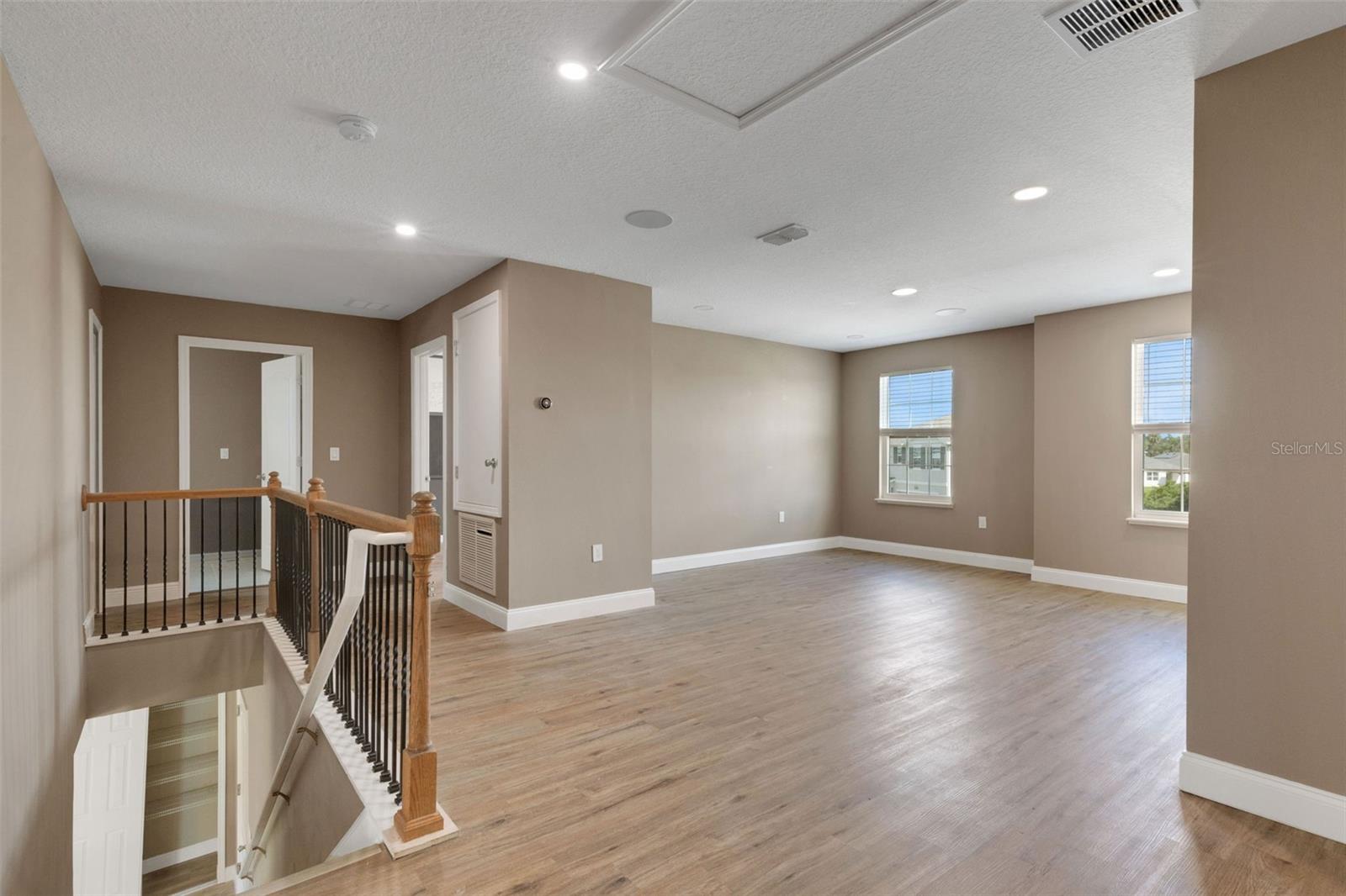 2436 SAND GABLES TRL