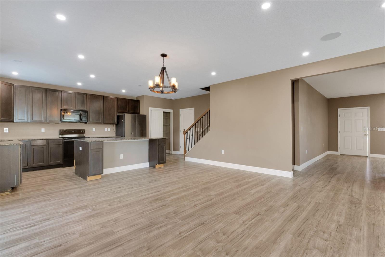 2436 SAND GABLES TRL