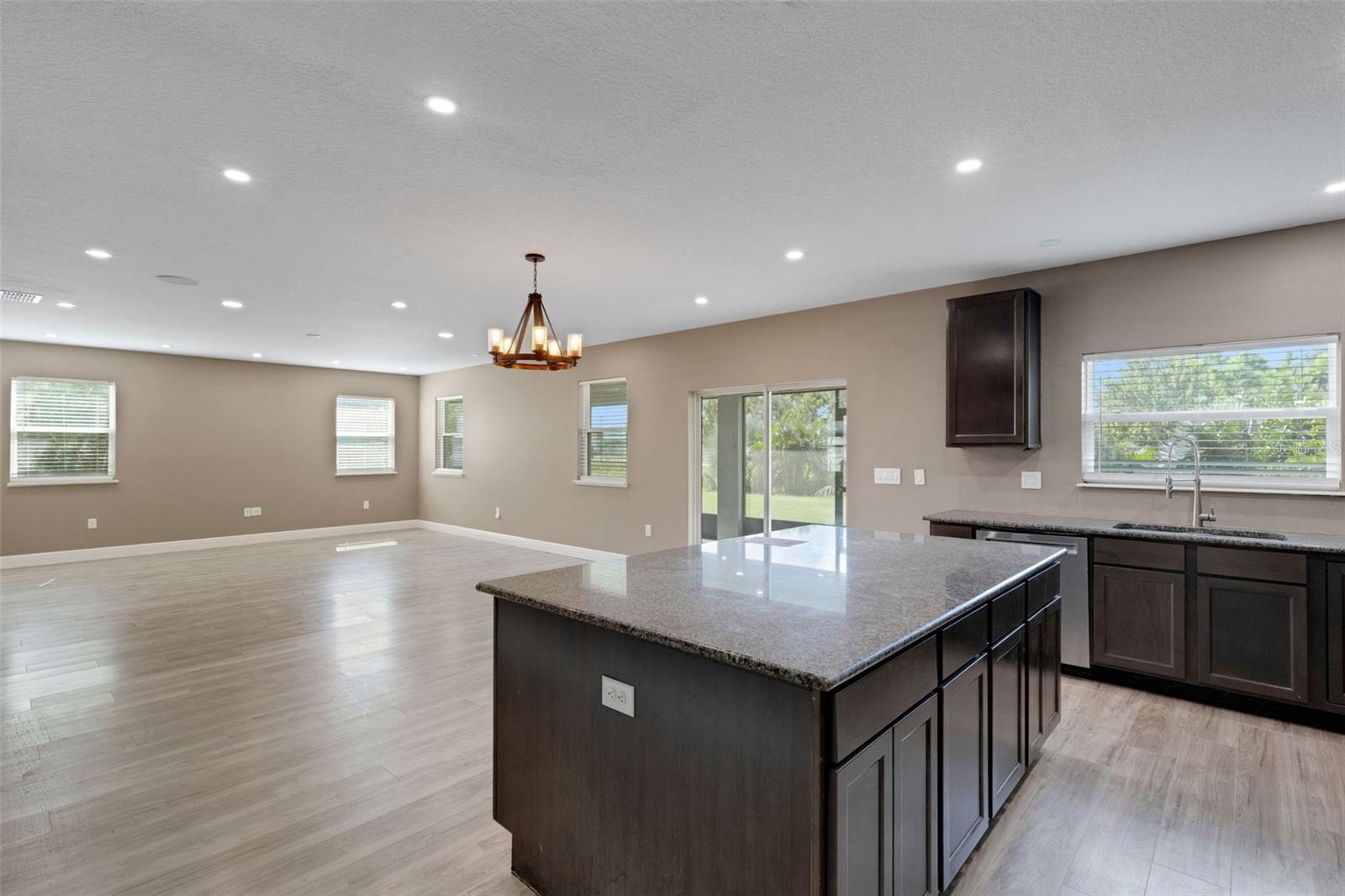 2436 SAND GABLES TRL