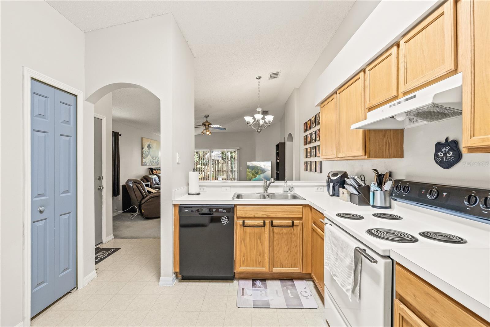 4416 COUNTRY HILLS BLVD