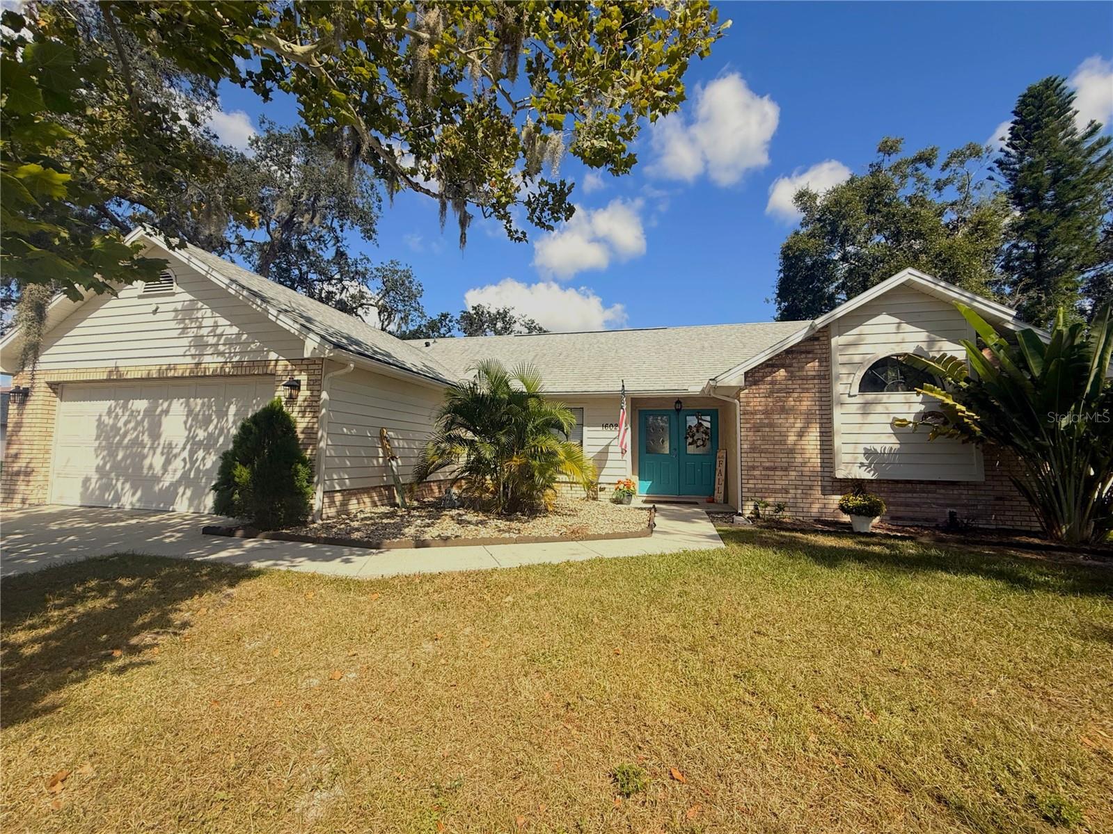 1602 DUMONT DR