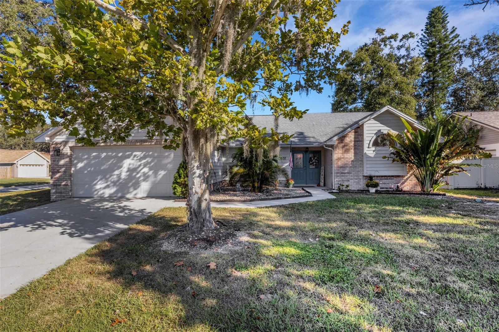 1602 DUMONT DR
