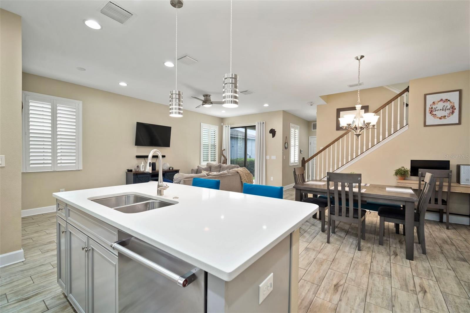 5807 CIRCA FISHHAWK BLVD