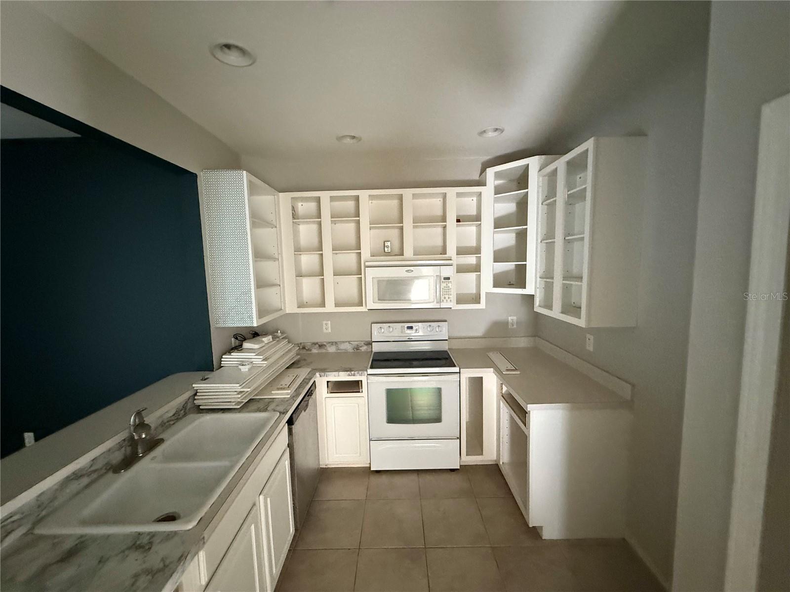 3693 PARKRIDGE CIR #7-101