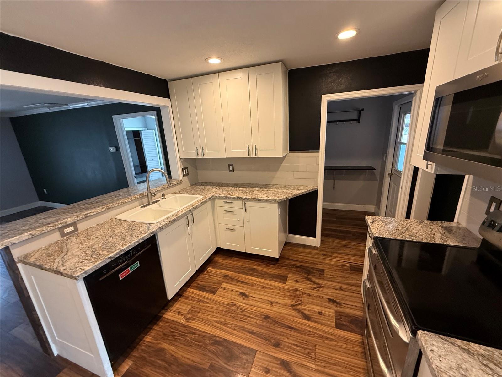 2722 9TH AVE W