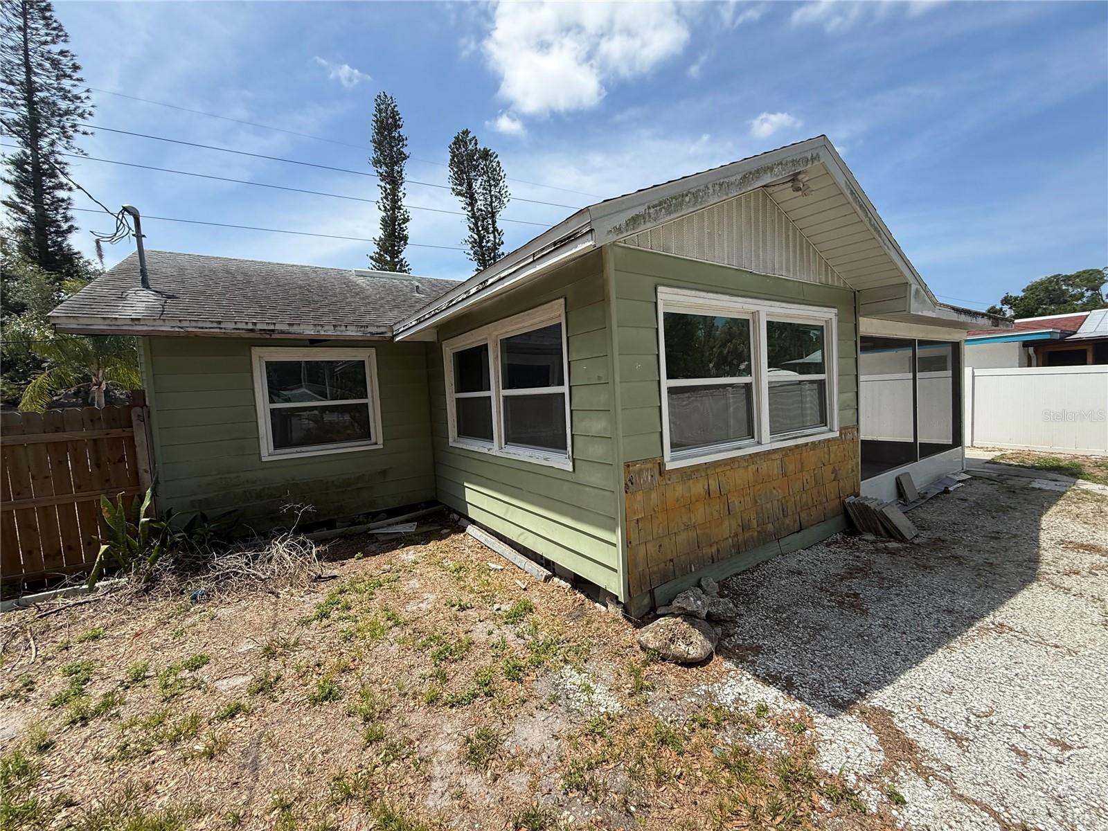 2722 9TH AVE W