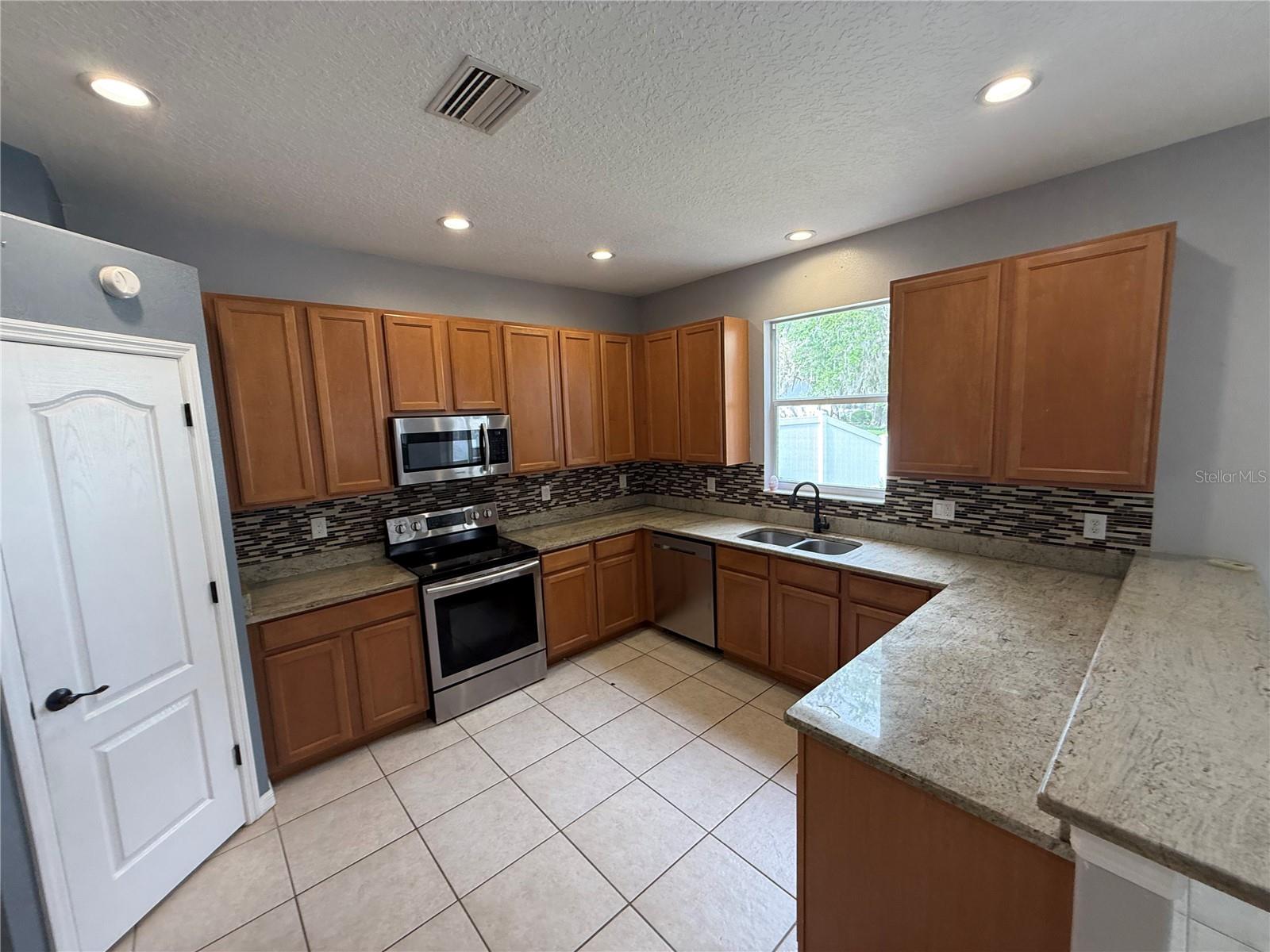 10427 LUCAYA DR