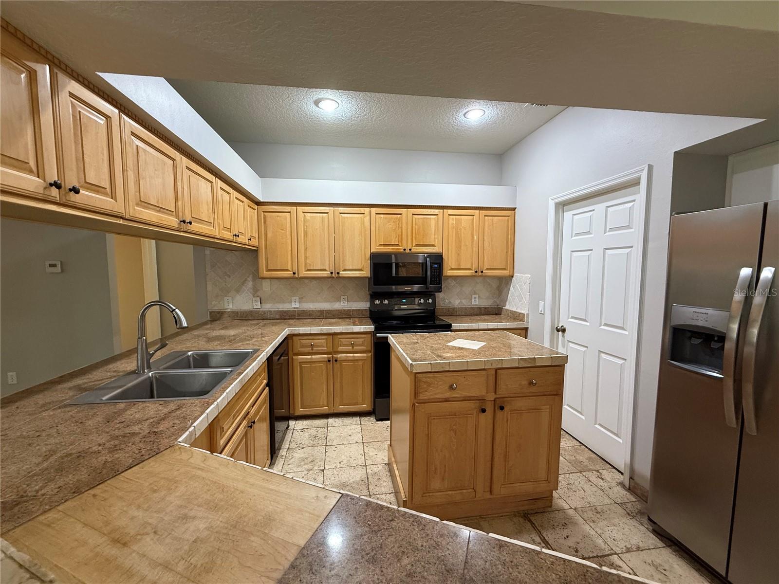 2212 MISTY RIDGE LN