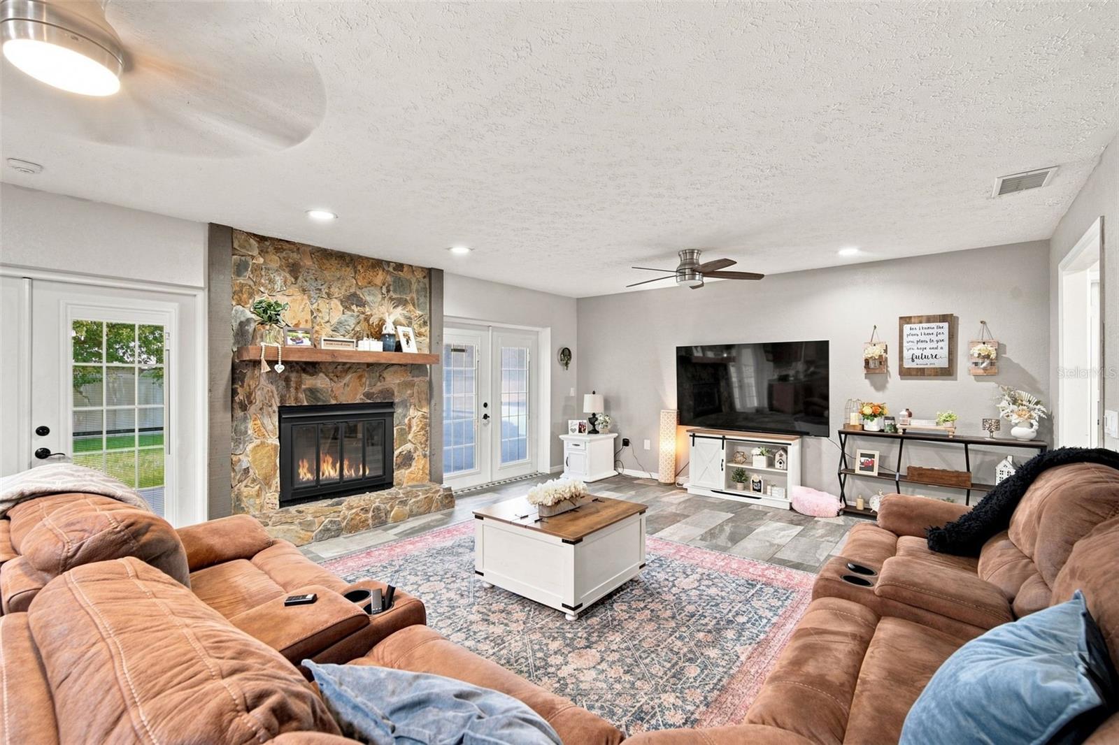 2901 BEAGLE PLACE