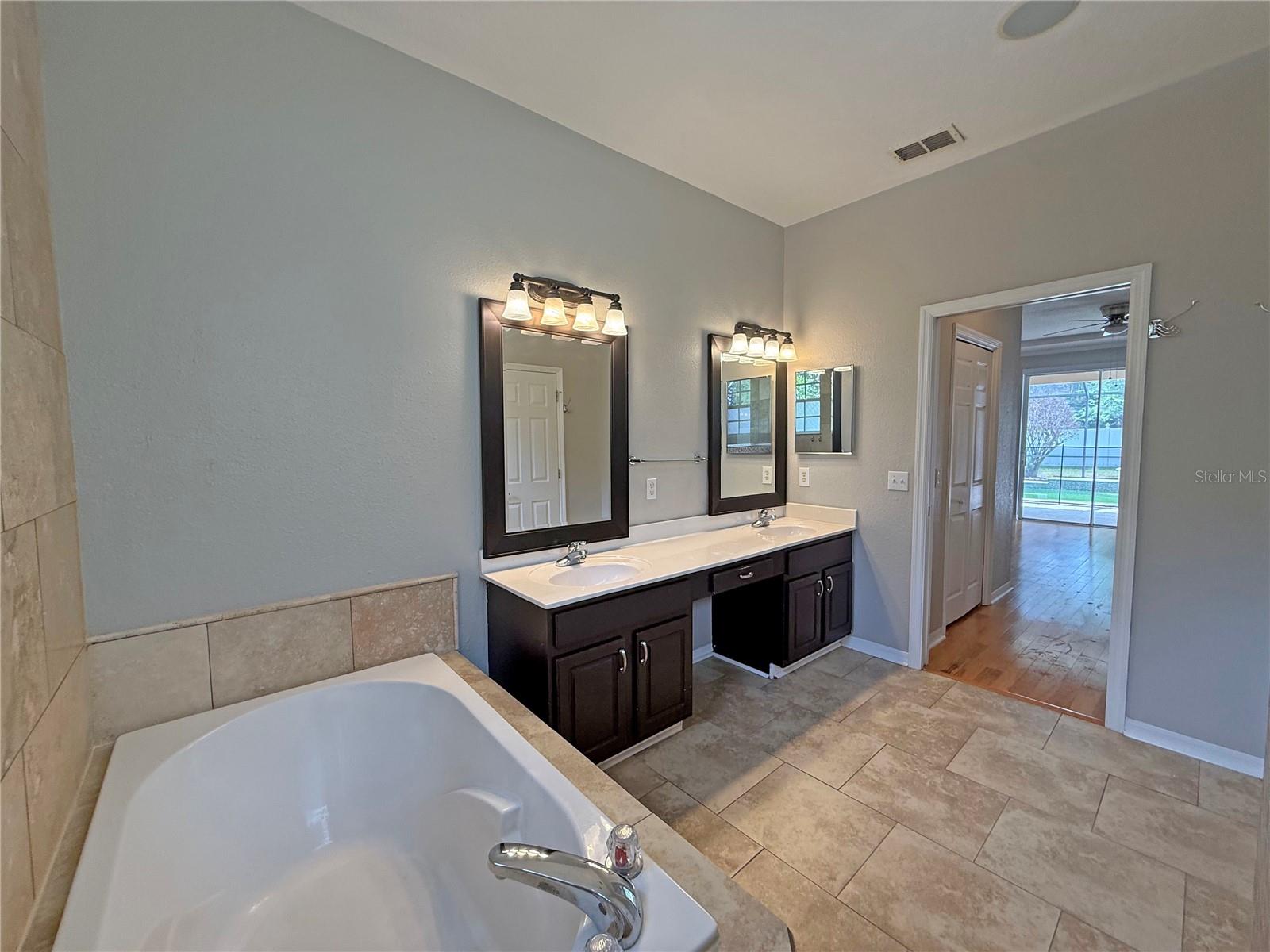 3045 SUTTON WOODS DR
