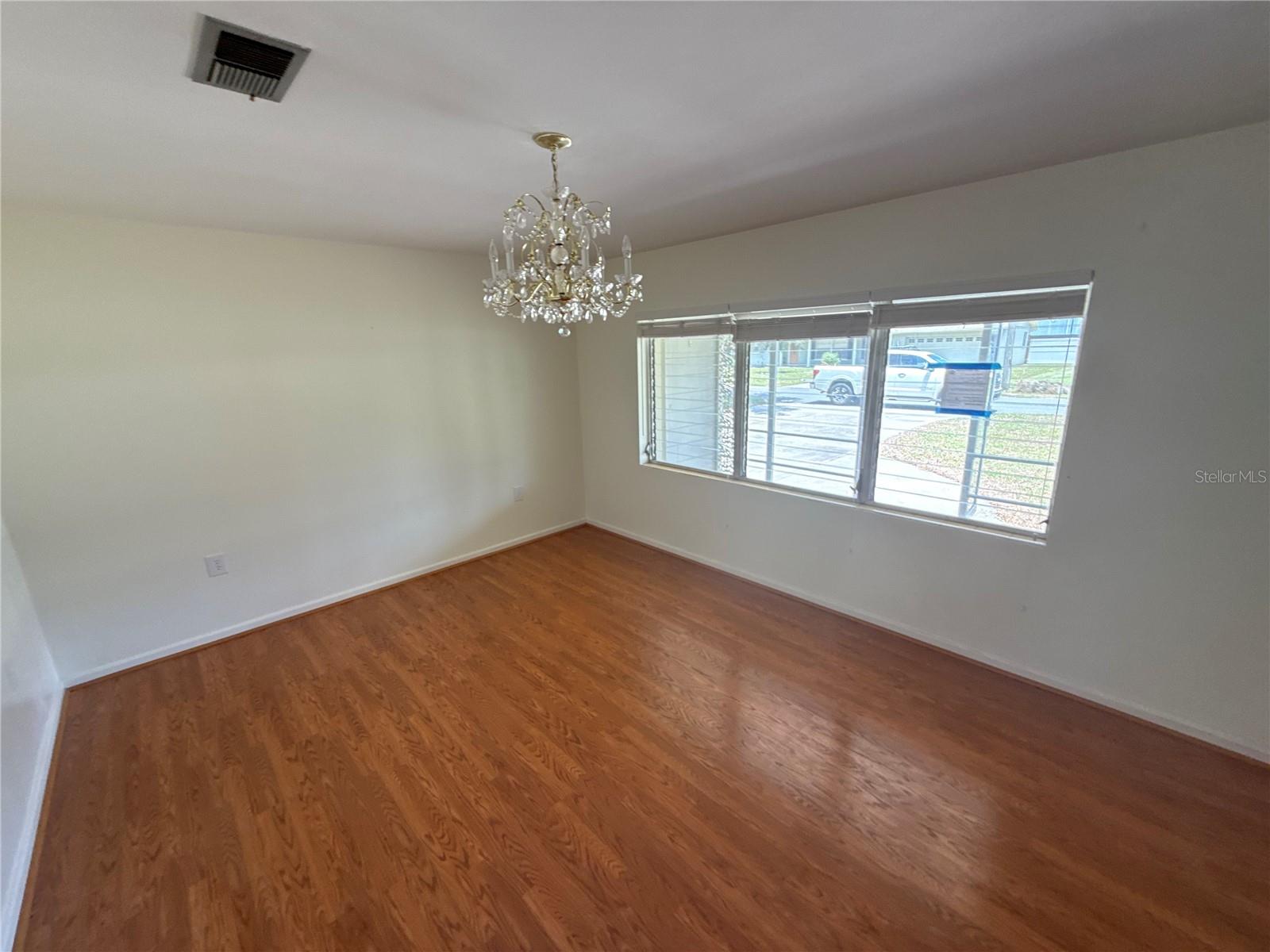 1485 DAVIS AVE
