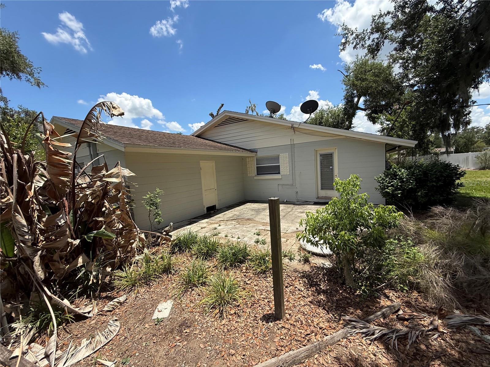 1485 DAVIS AVE