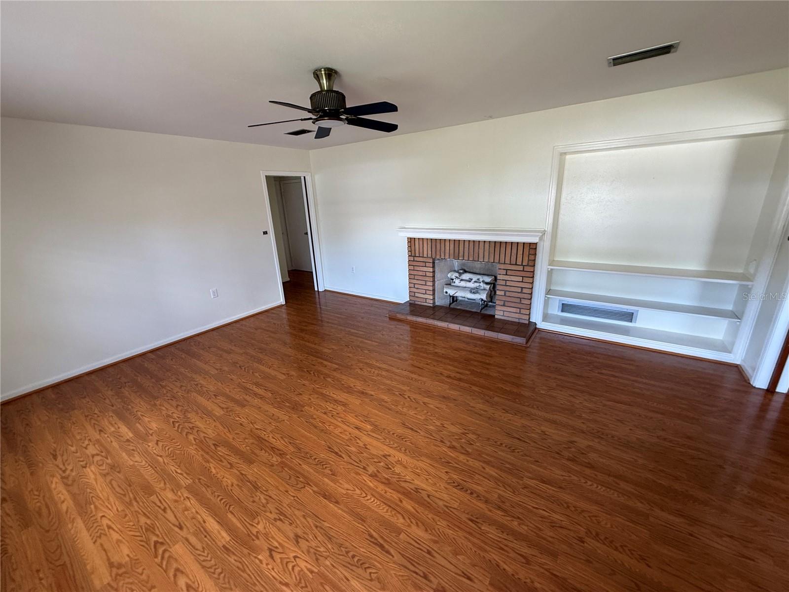 1485 DAVIS AVE