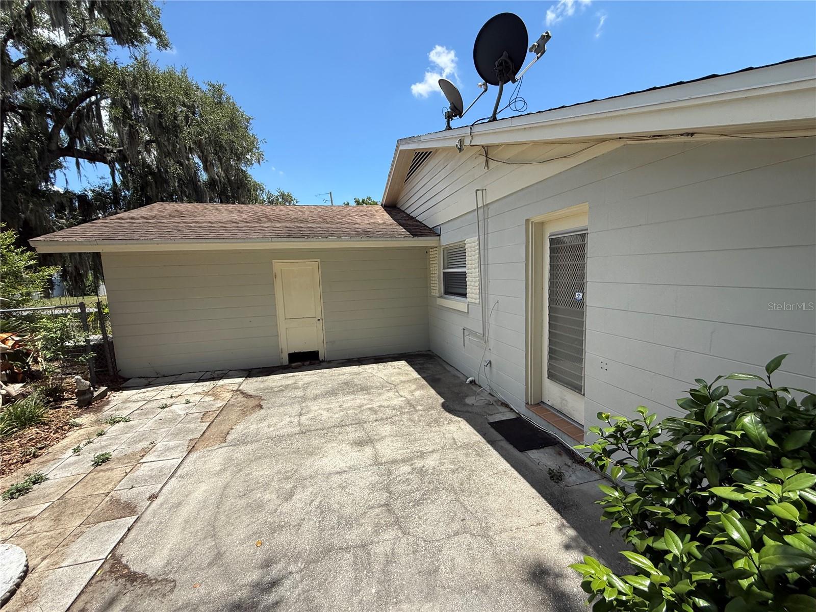 1485 DAVIS AVE