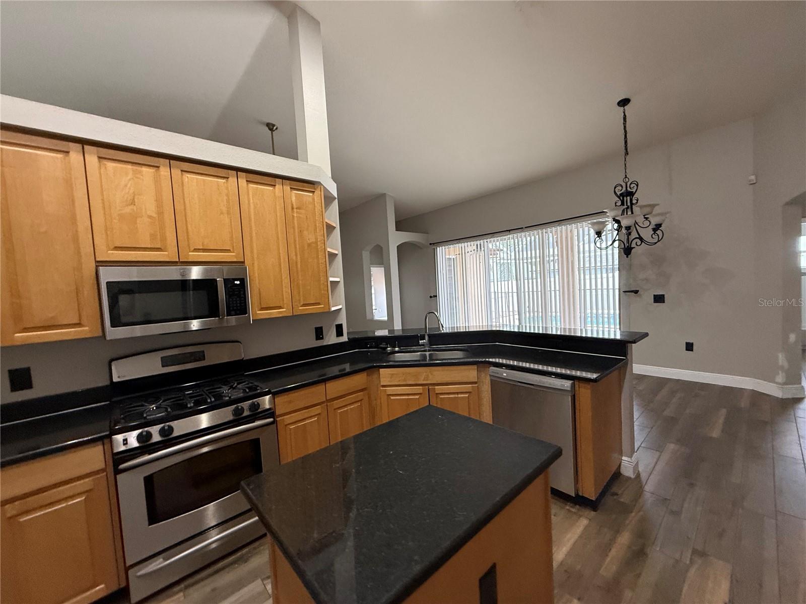 2727 VILLA DR