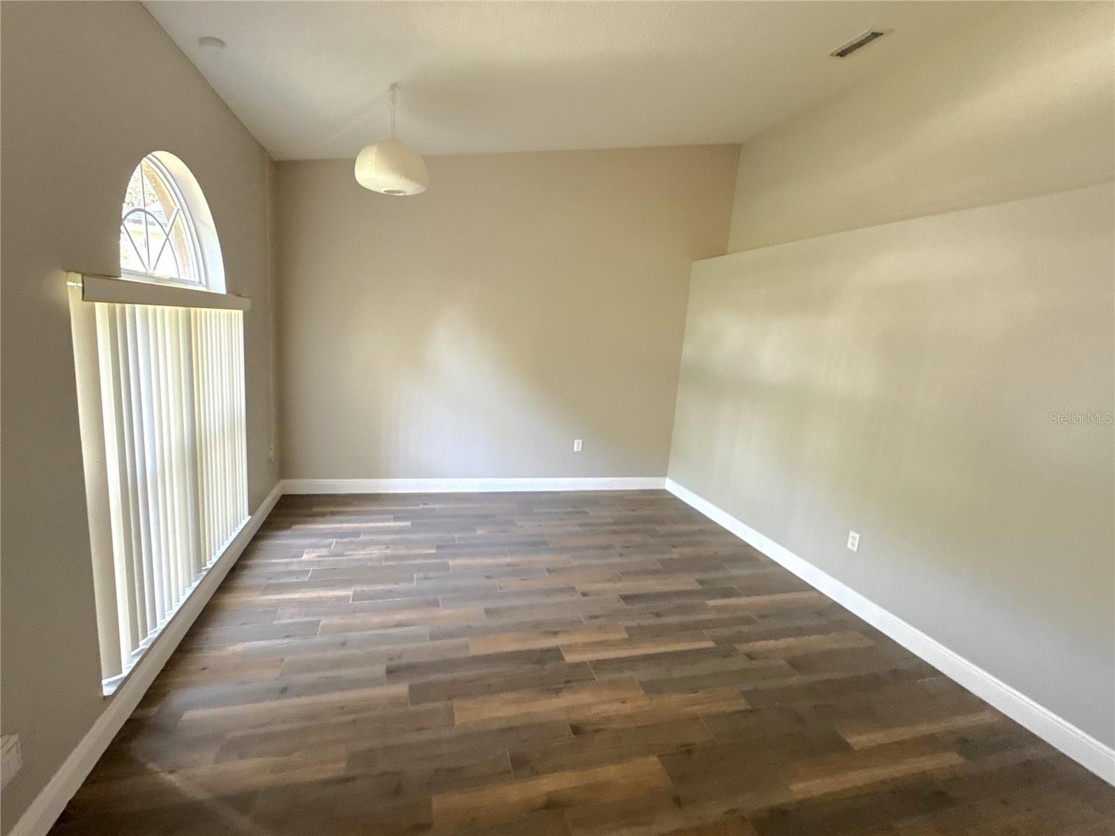 2727 VILLA DR