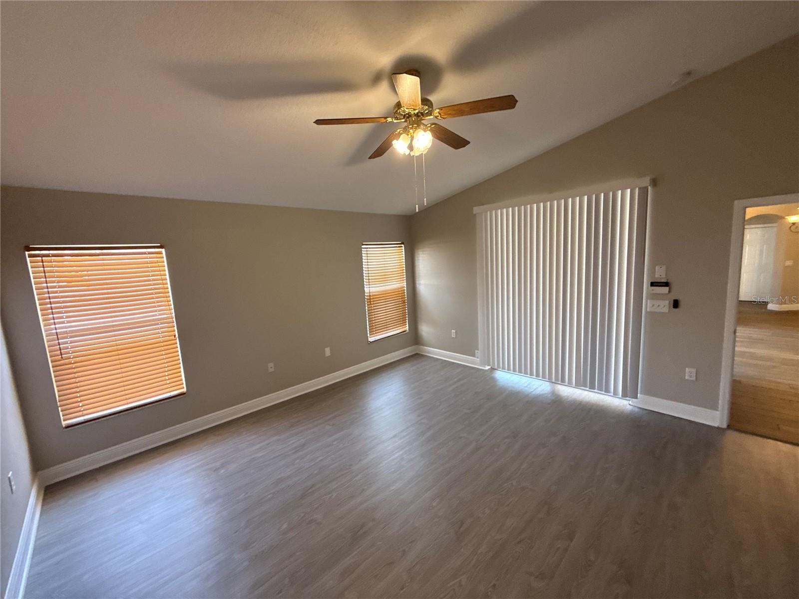 2727 VILLA DR