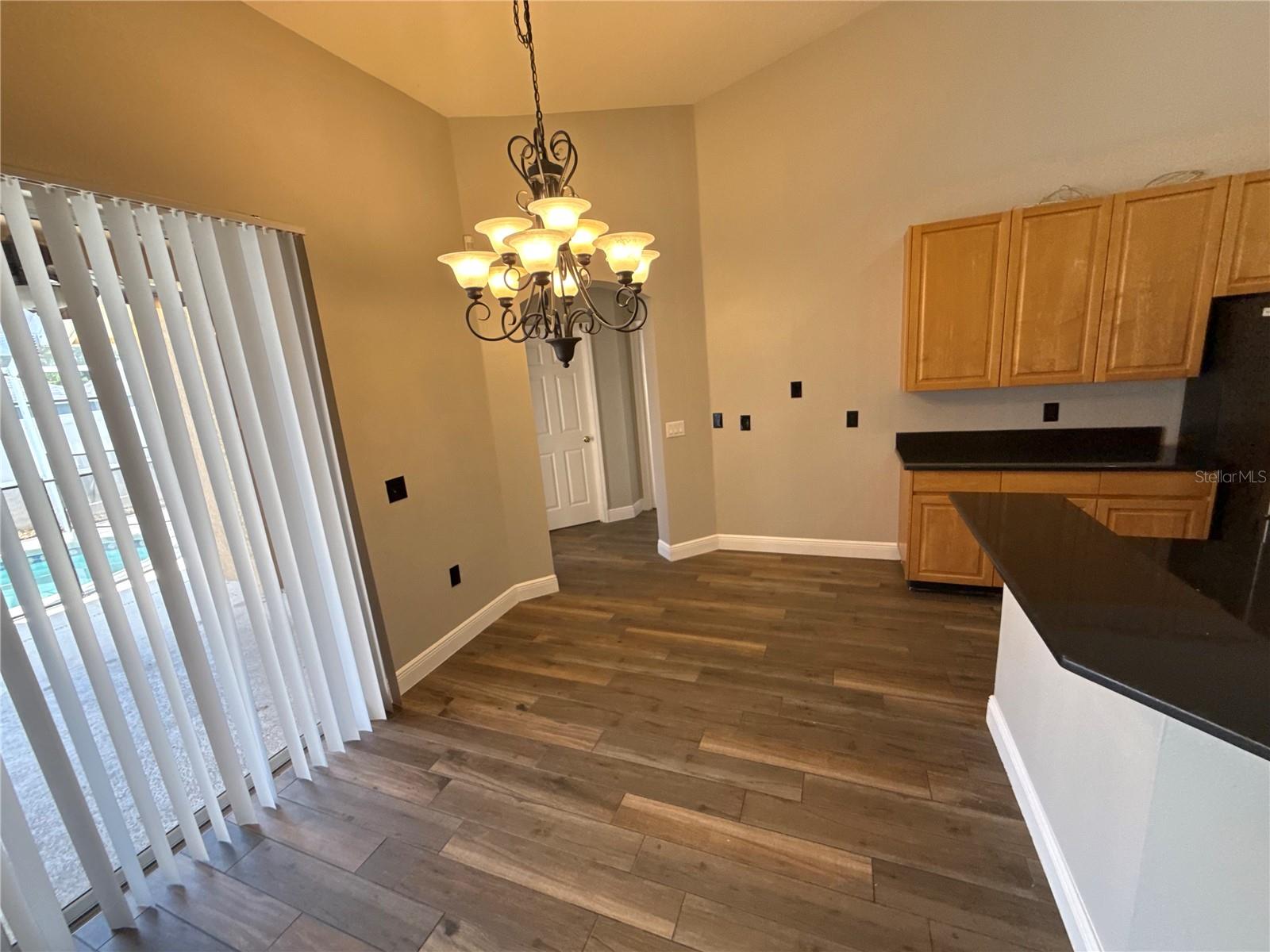 2727 VILLA DR