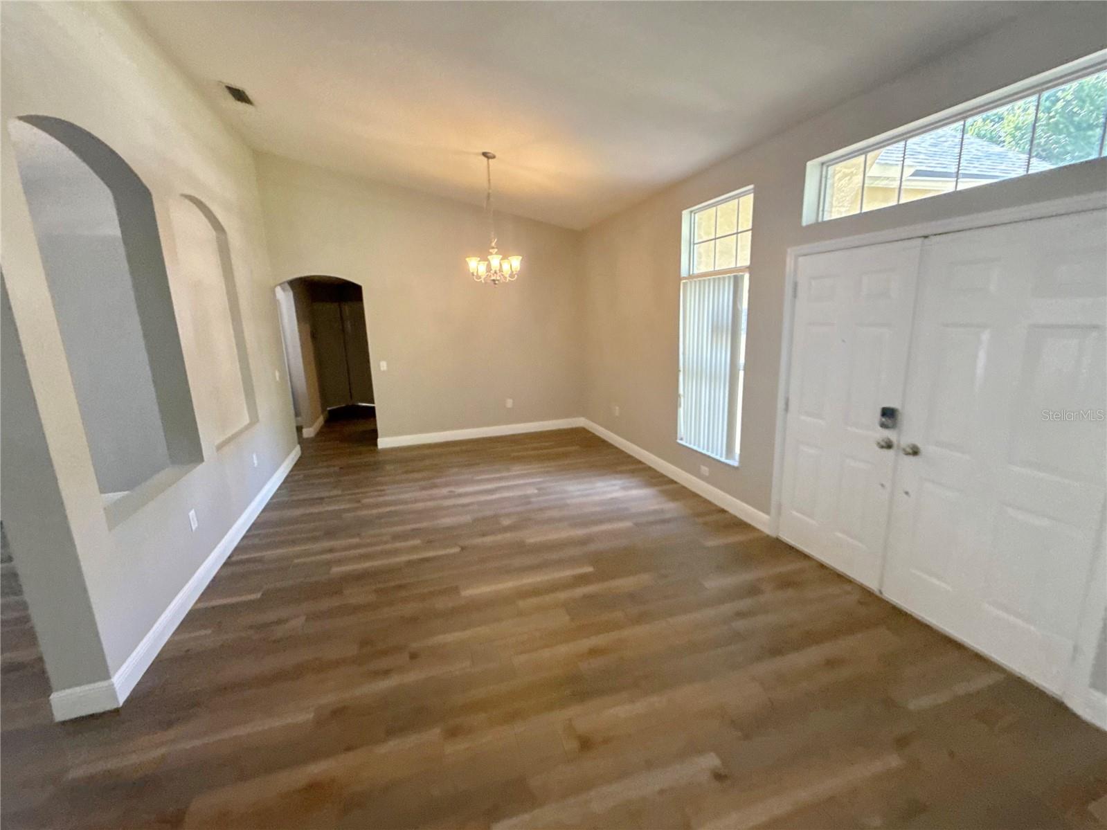 2727 VILLA DR