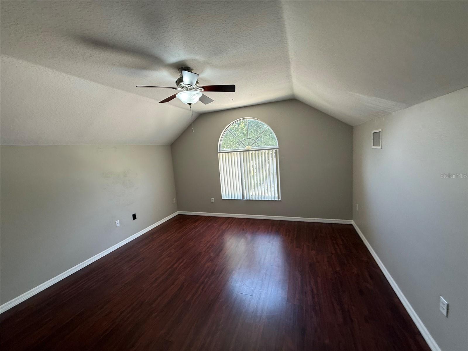 2727 VILLA DR