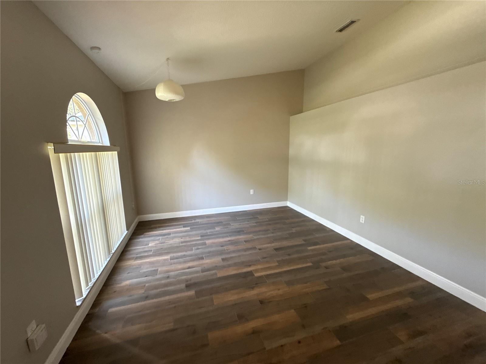 2727 VILLA DR