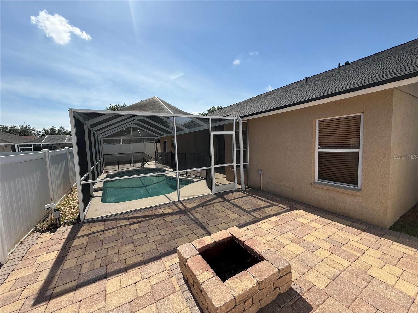2727 VILLA DR