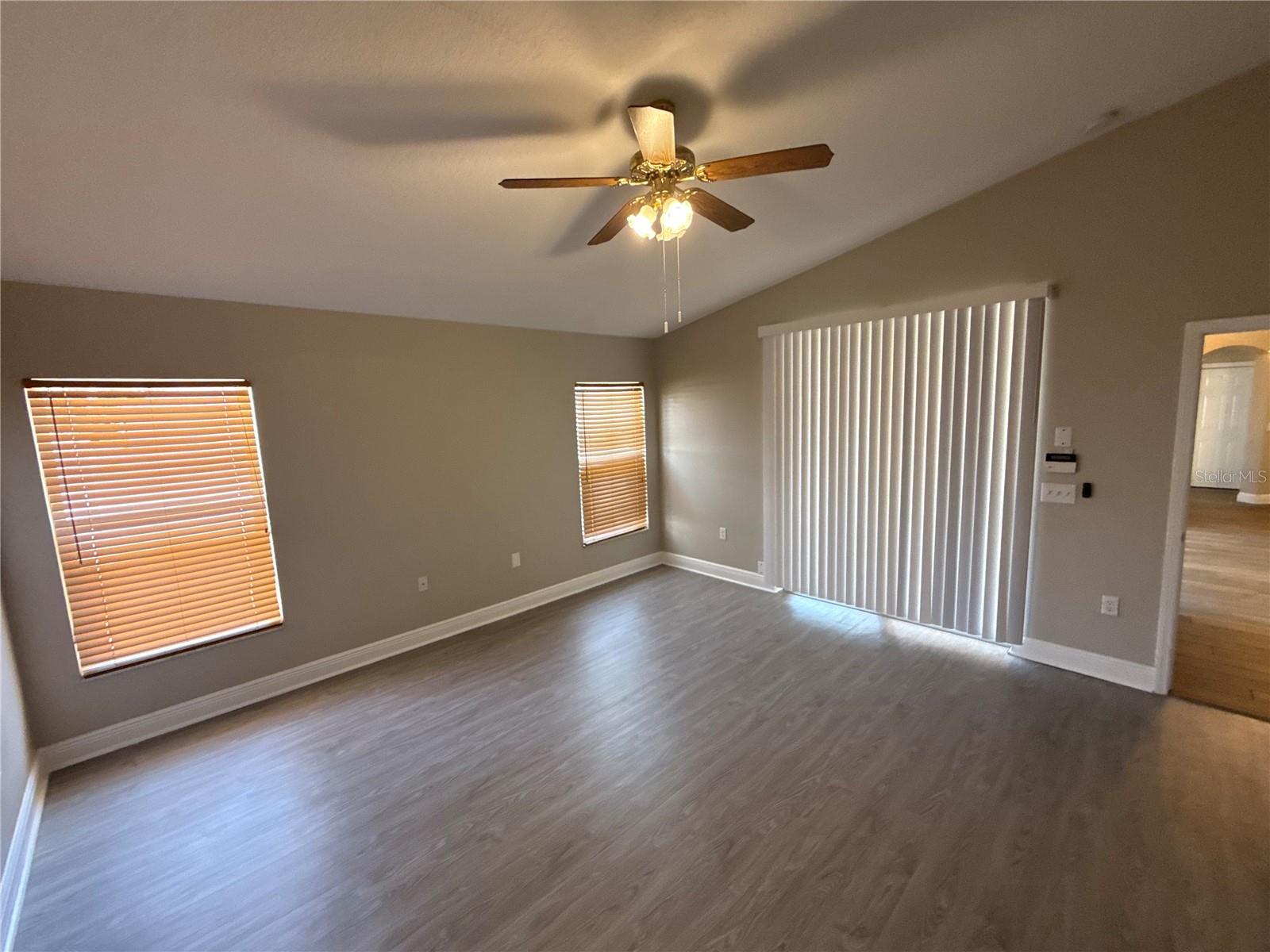 2727 VILLA DR