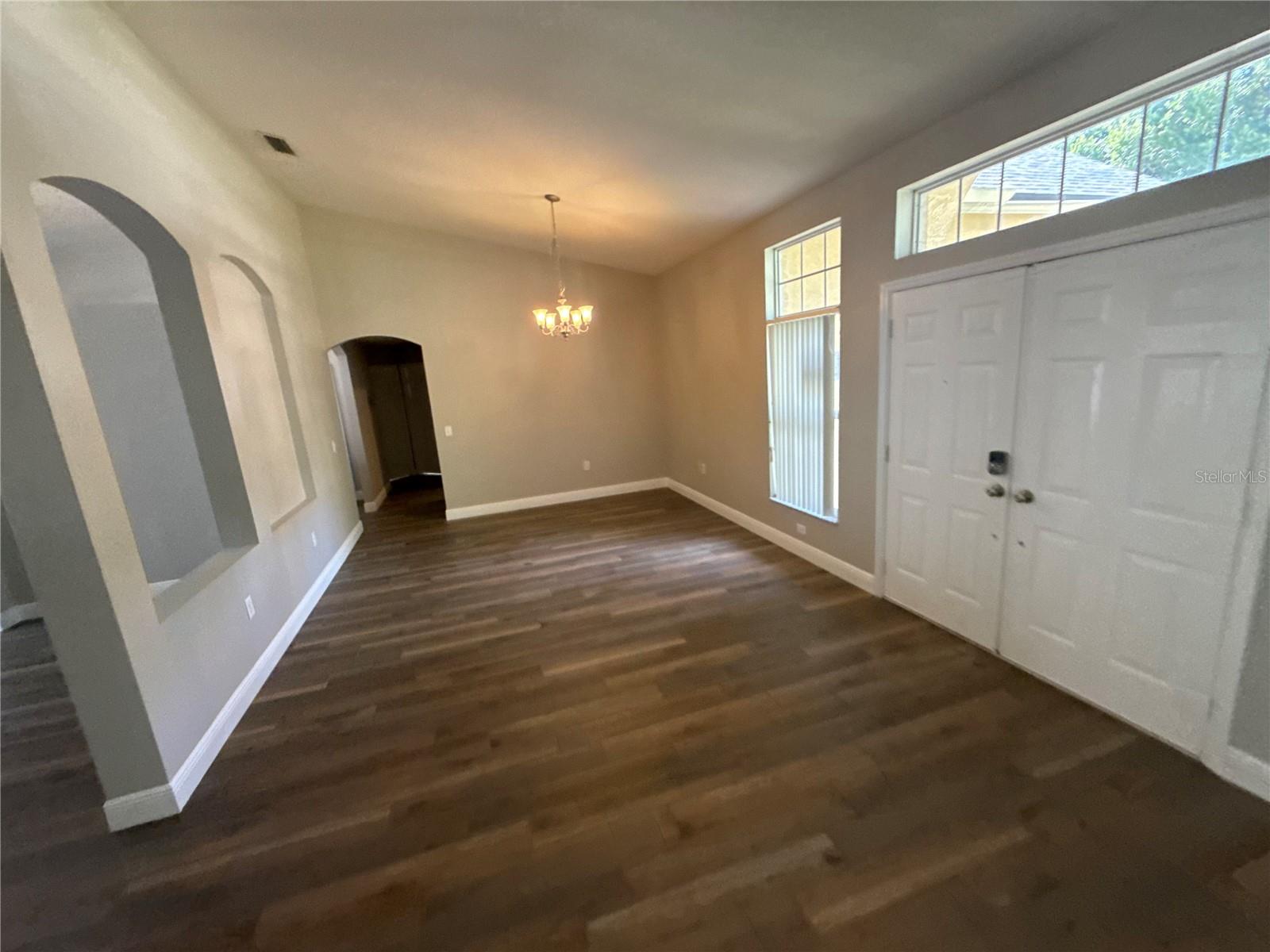 2727 VILLA DR