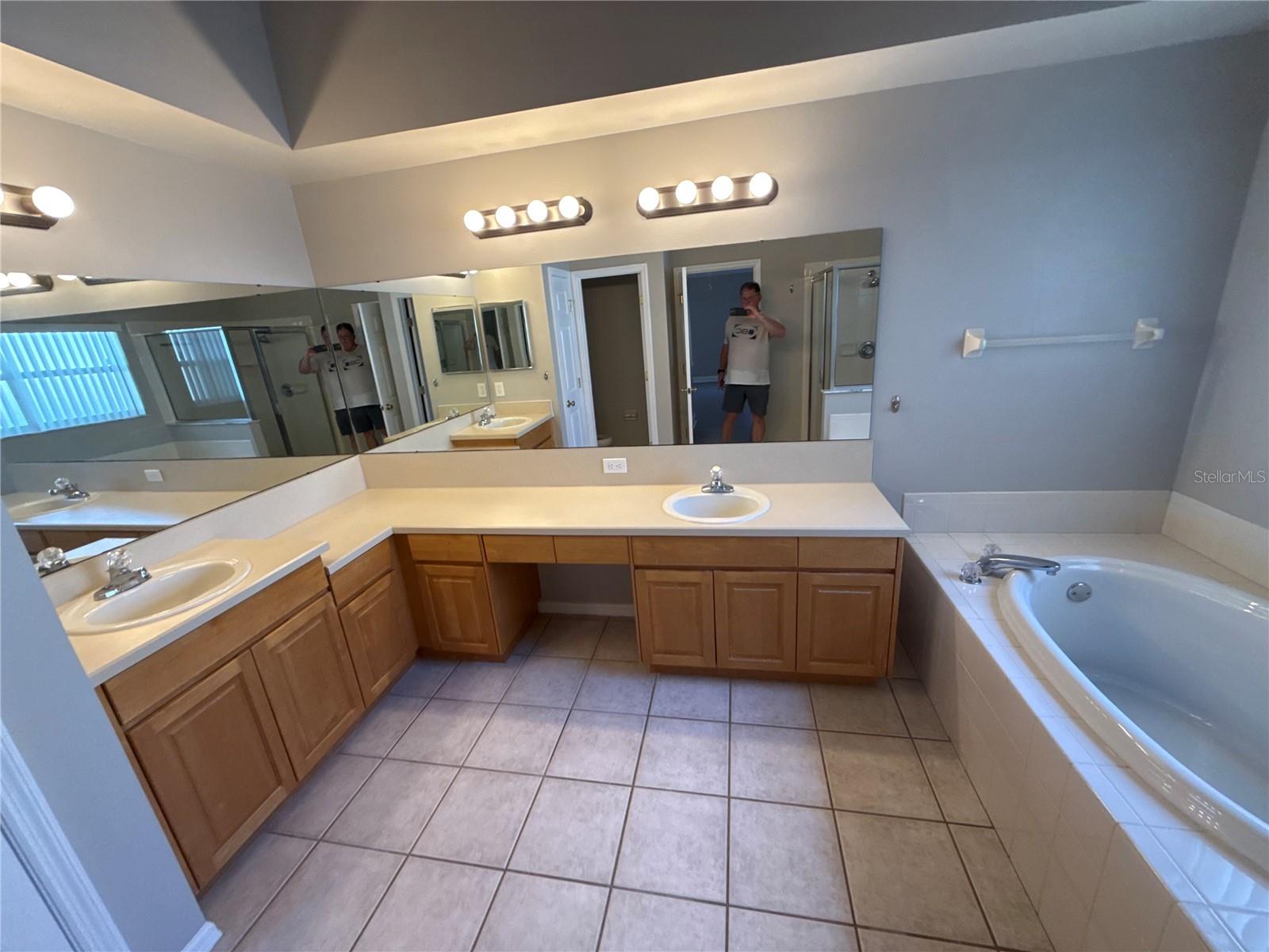 2727 VILLA DR