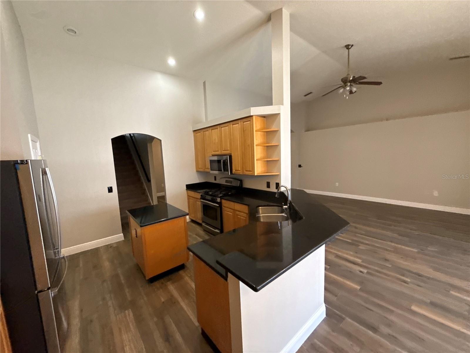 2727 VILLA DR