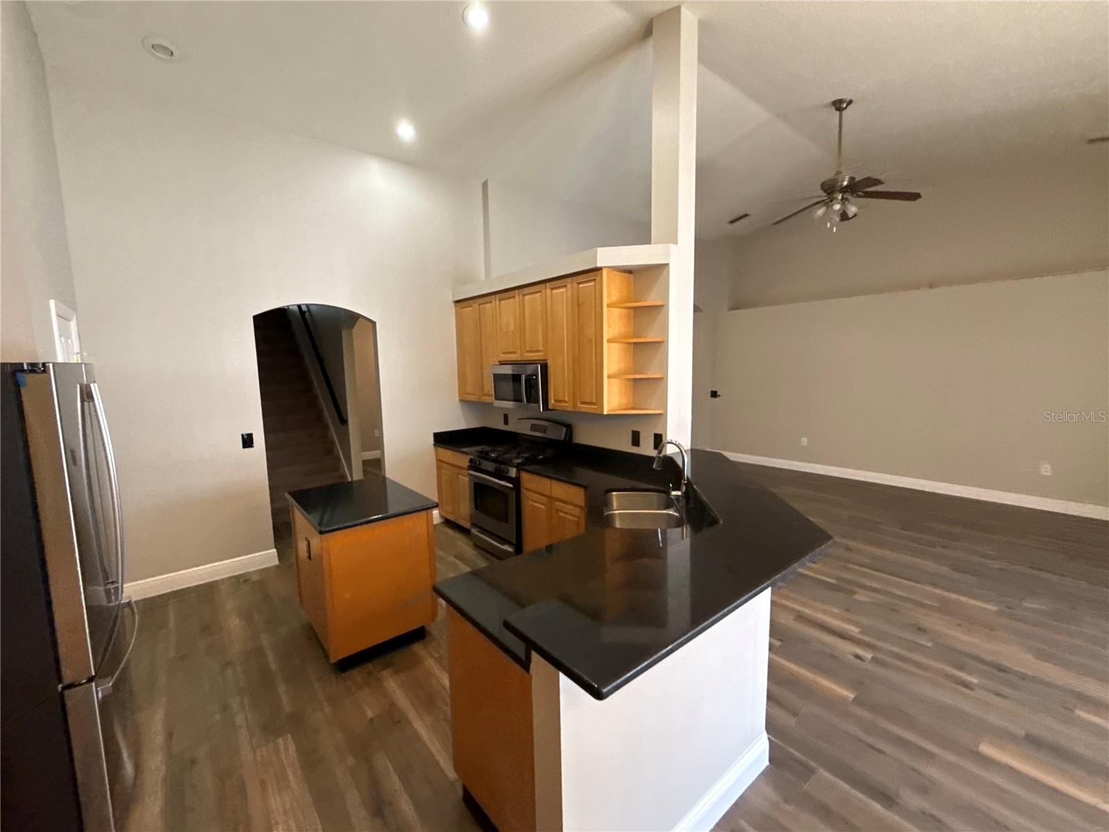 2727 VILLA DR
