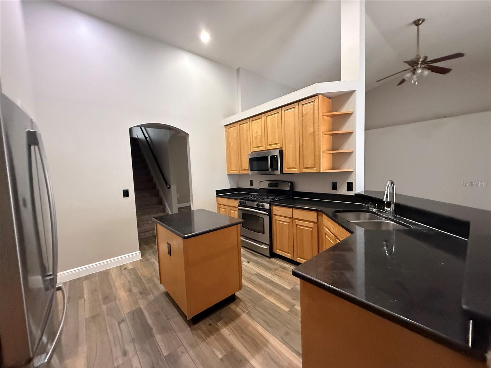 2727 VILLA DR