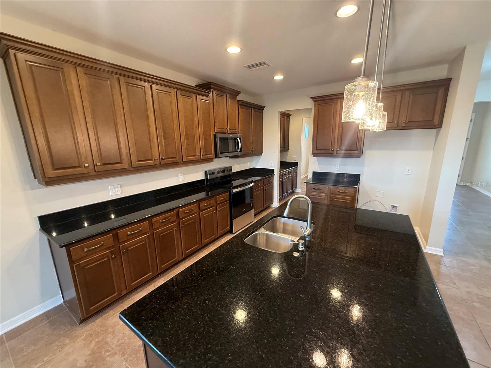 3969 AQUILLA DR
