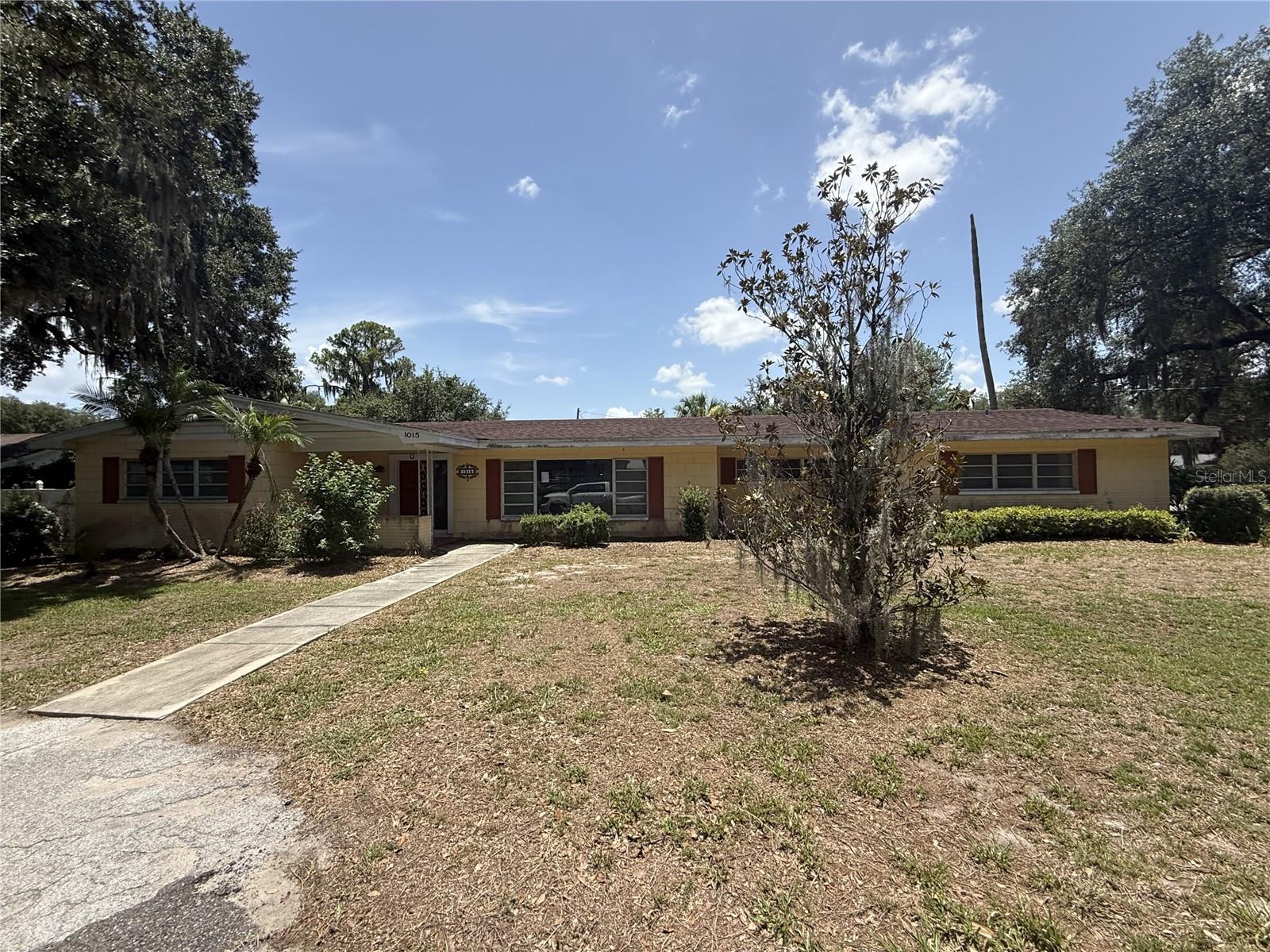 1015 E MANN RD