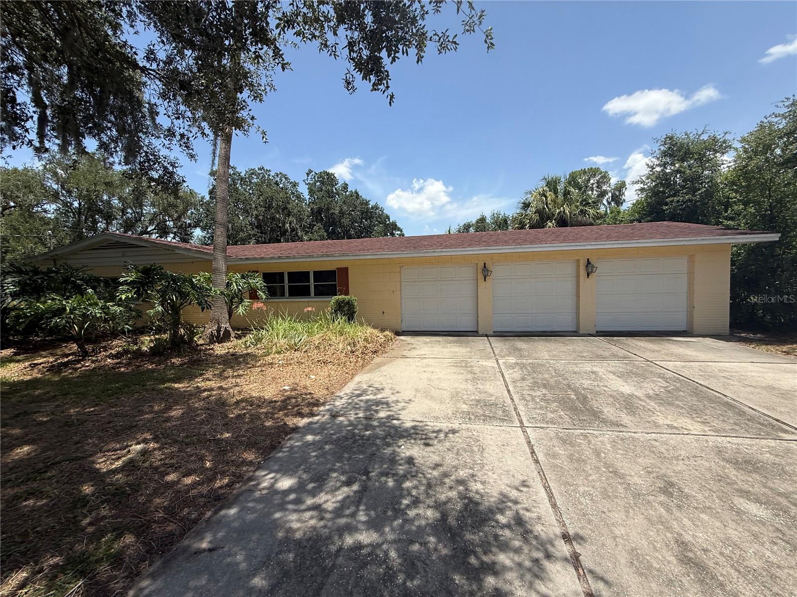 1015 E MANN RD