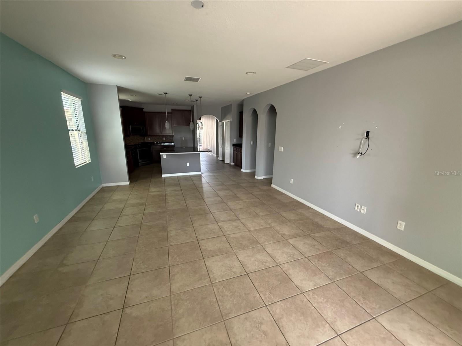 1890 ALTAVISTA CIR