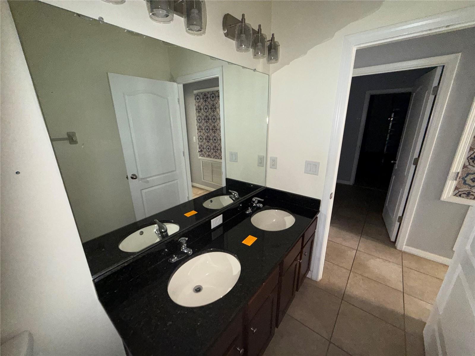 1890 ALTAVISTA CIR