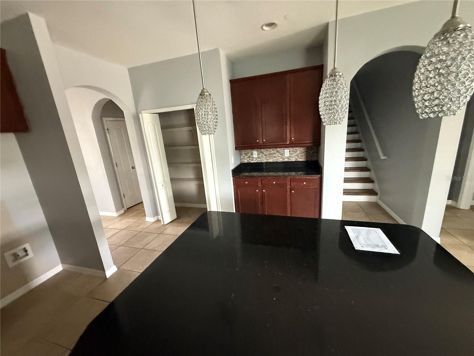 1890 ALTAVISTA CIR