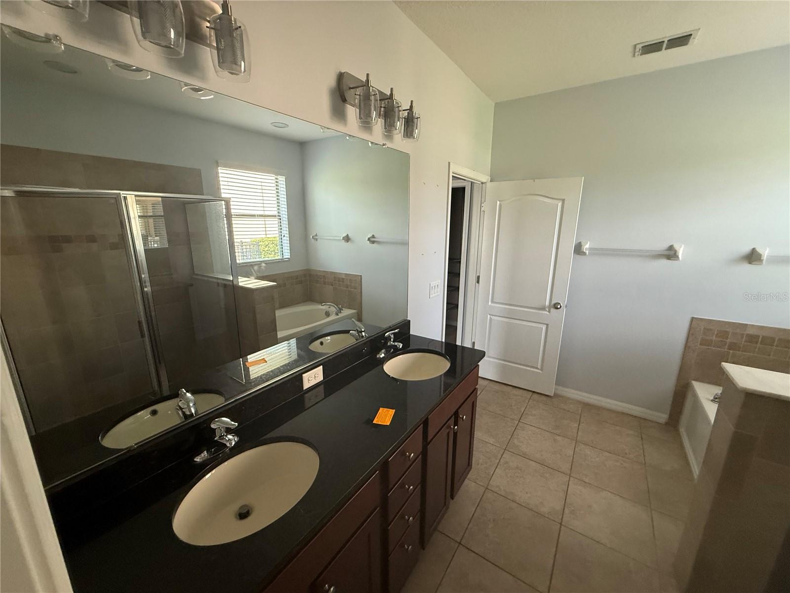 1890 ALTAVISTA CIR