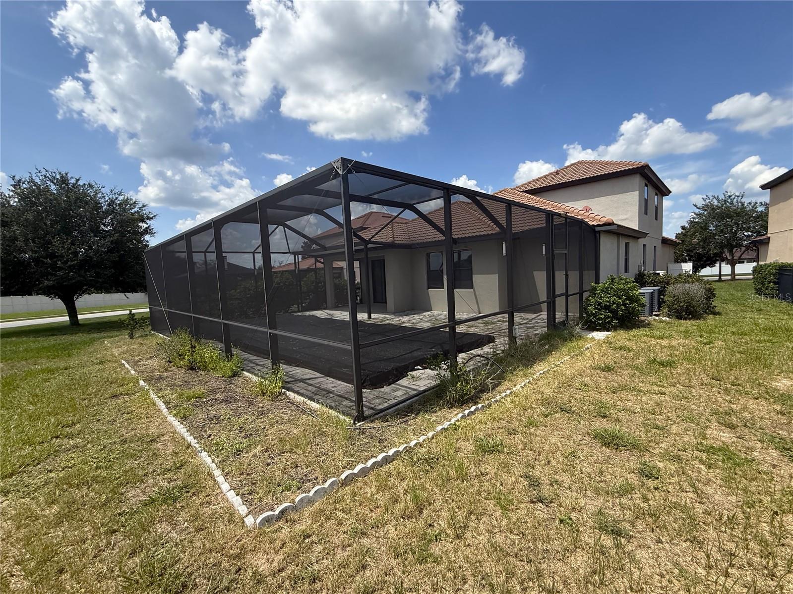1890 ALTAVISTA CIR