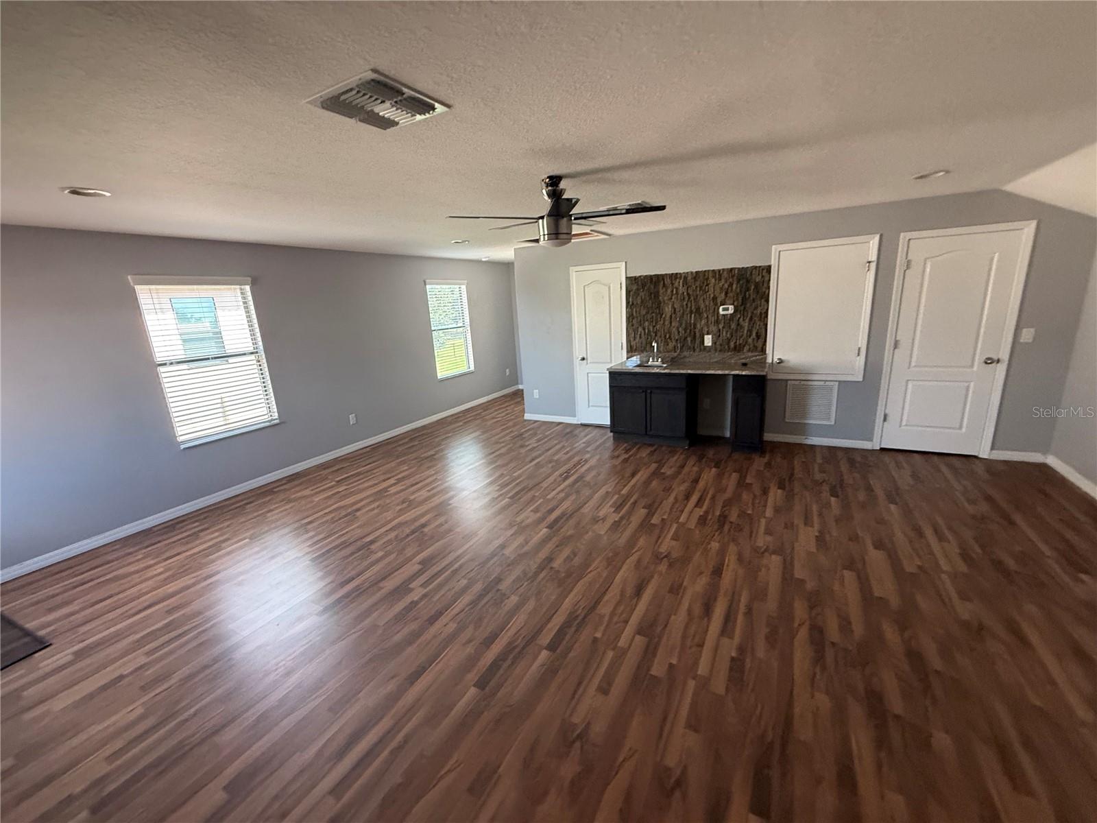 1890 ALTAVISTA CIR