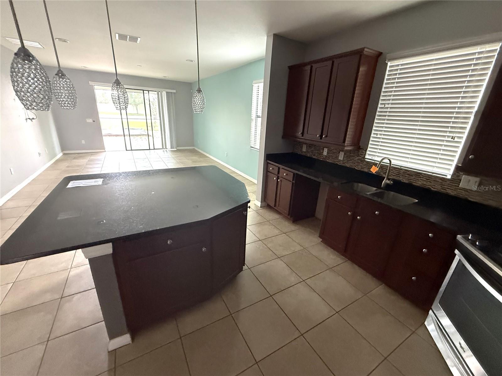 1890 ALTAVISTA CIR