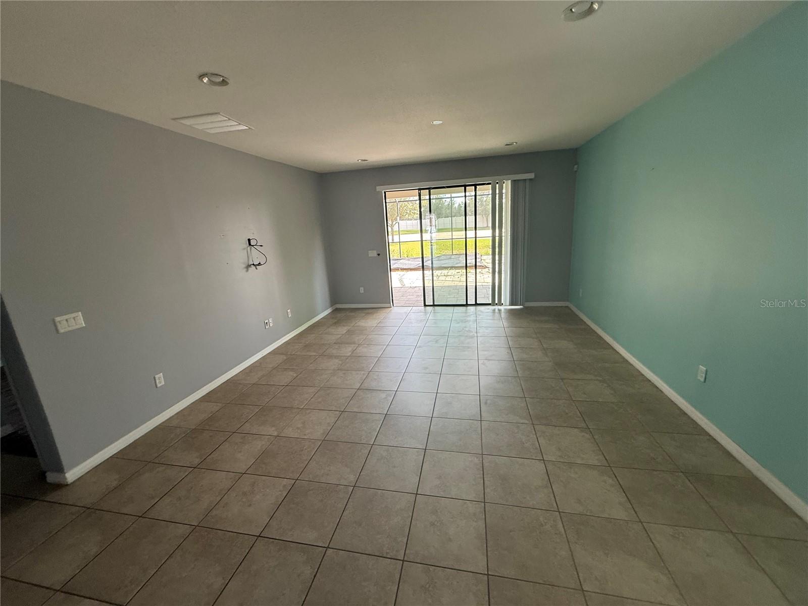 1890 ALTAVISTA CIR
