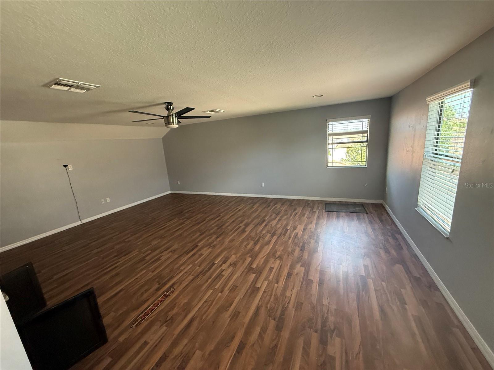 1890 ALTAVISTA CIR