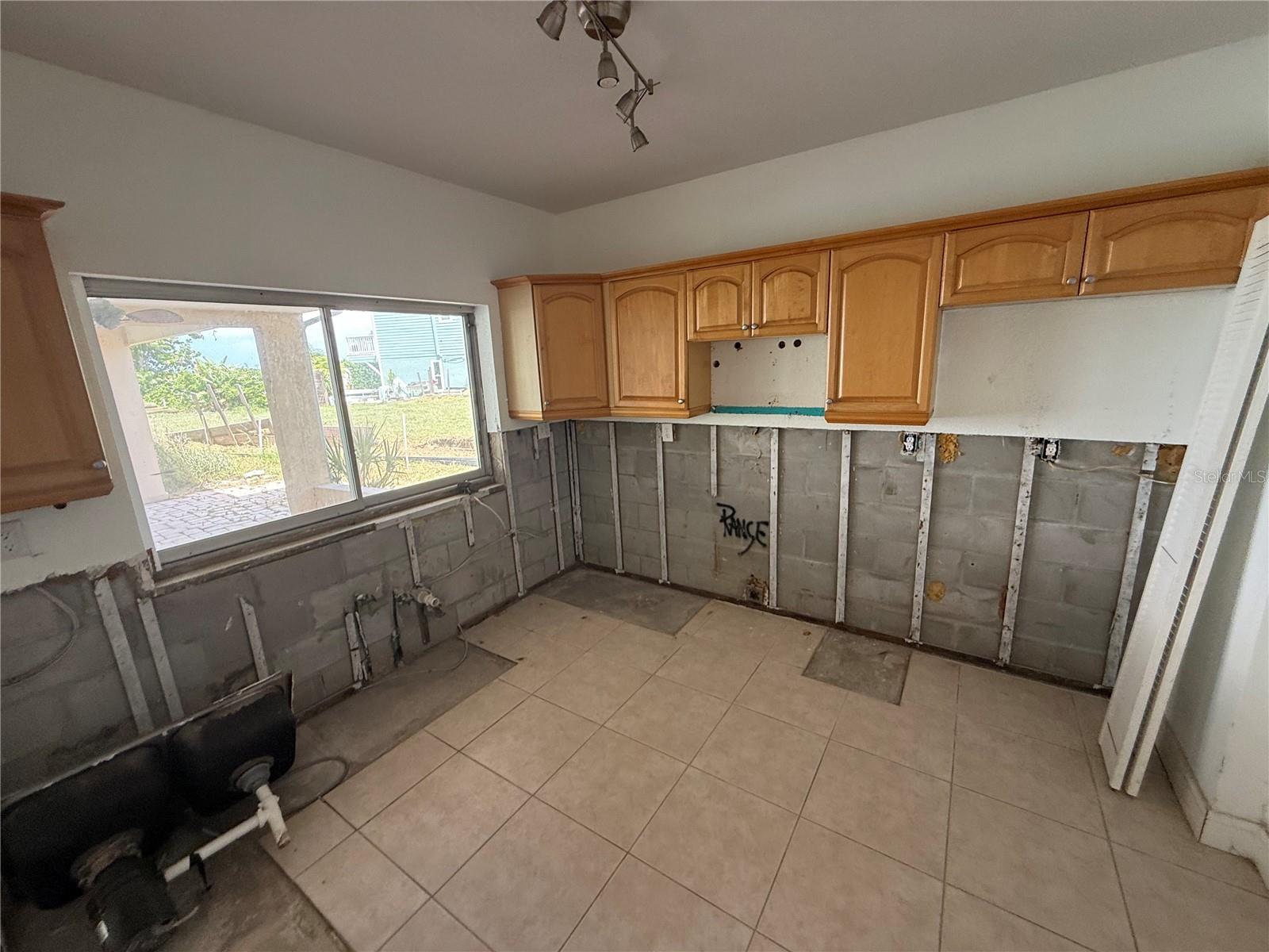 6111 BAYOU GRANDE BLVD NE