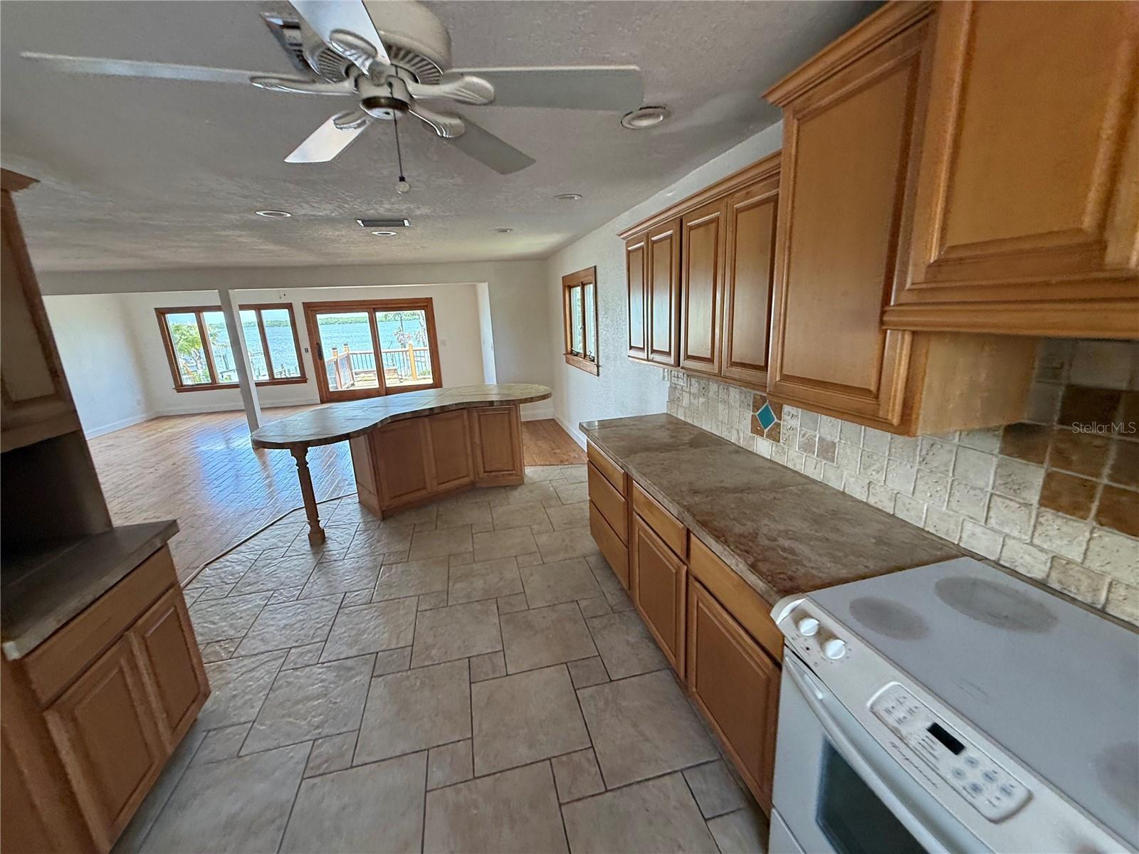 6111 BAYOU GRANDE BLVD NE