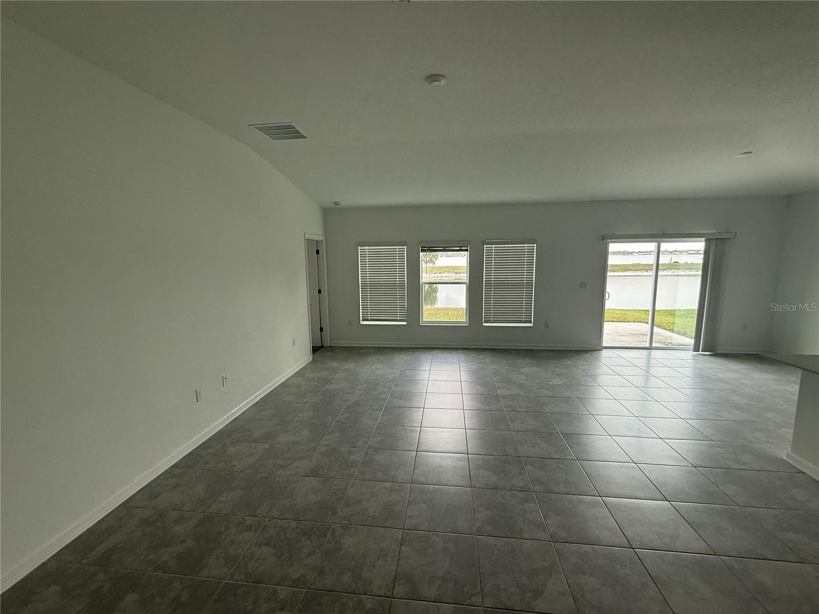 752 TROTTERS DR